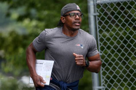 Patriots coach Troy Brown reacts to fellow assistant leaving midseason